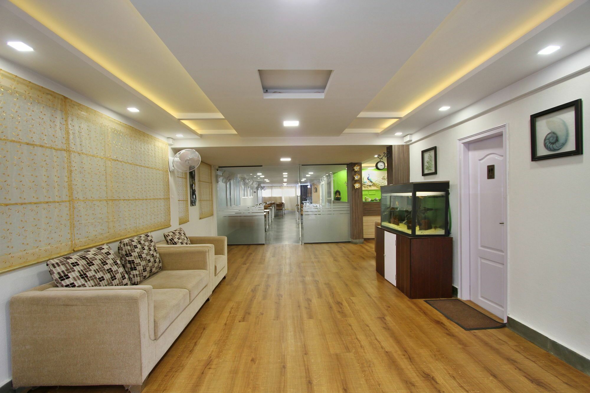 Capital O 5379 The Roy Grand Inns Bangalore Exterior photo
