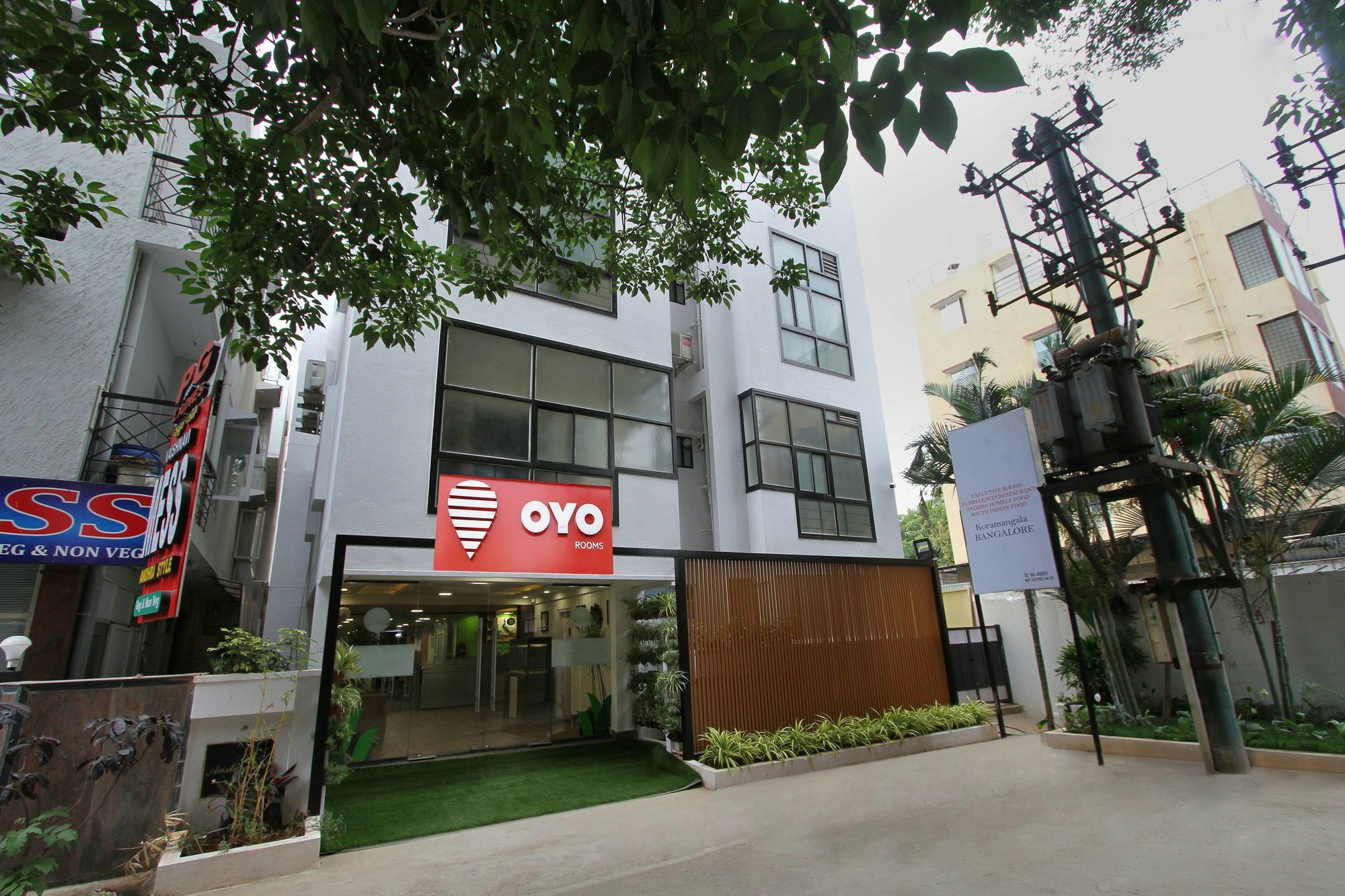 Capital O 5379 The Roy Grand Inns Bangalore Exterior photo