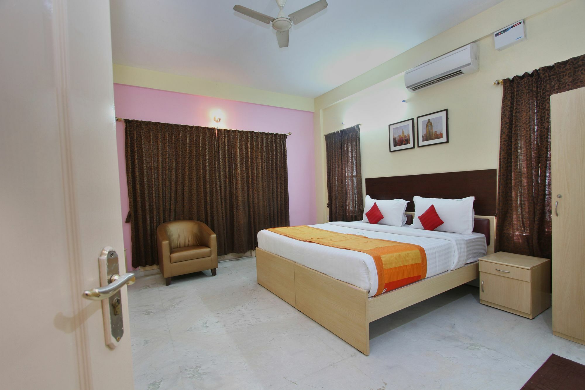 Capital O 5379 The Roy Grand Inns Bangalore Exterior photo