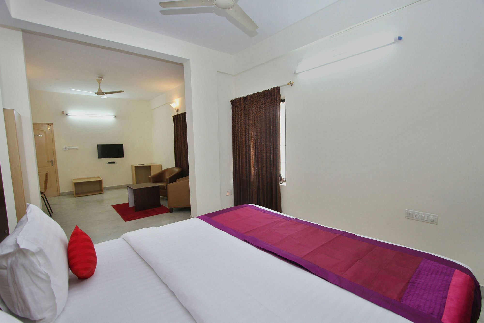 Capital O 5379 The Roy Grand Inns Bangalore Exterior photo