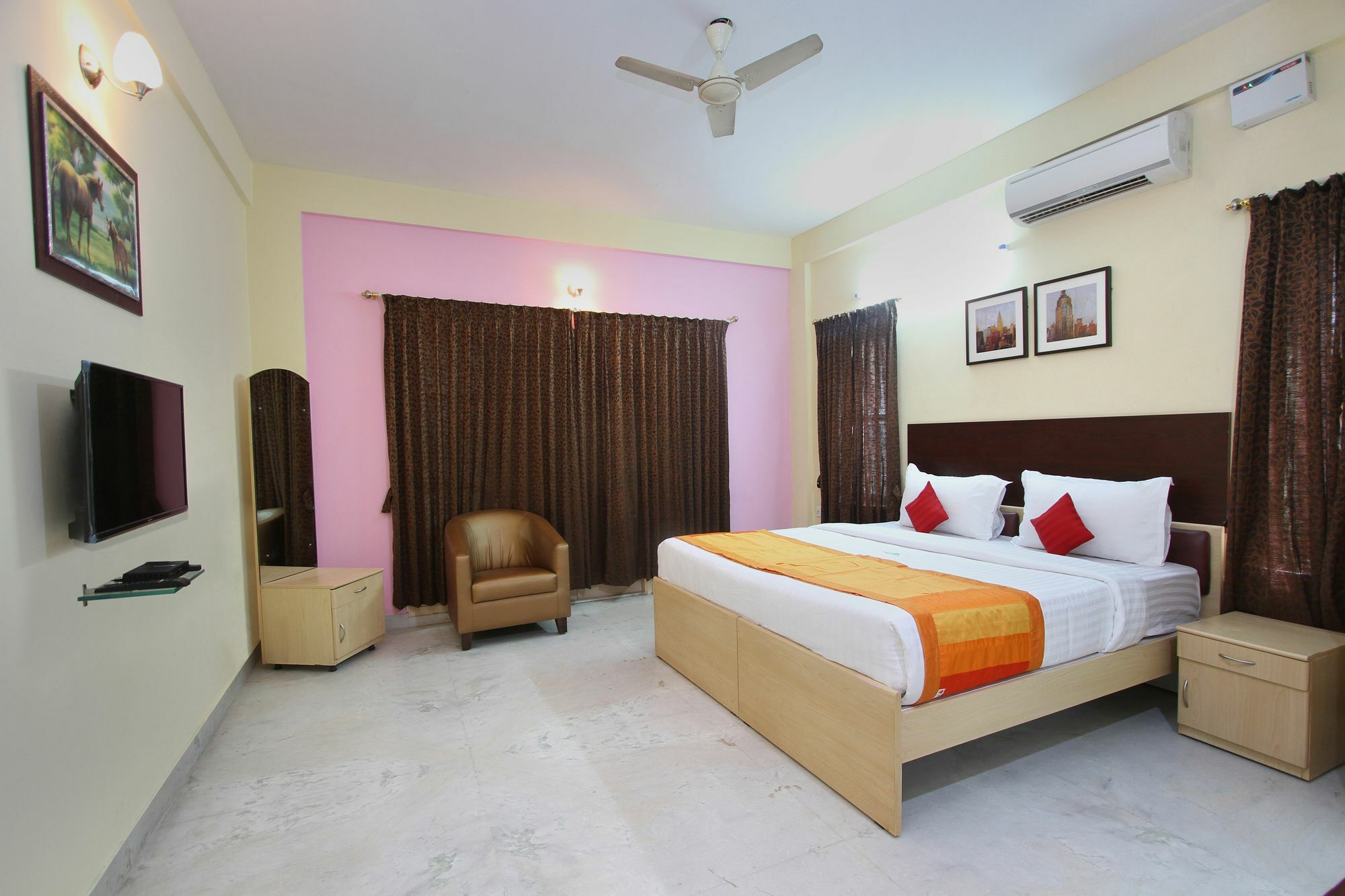Capital O 5379 The Roy Grand Inns Bangalore Exterior photo