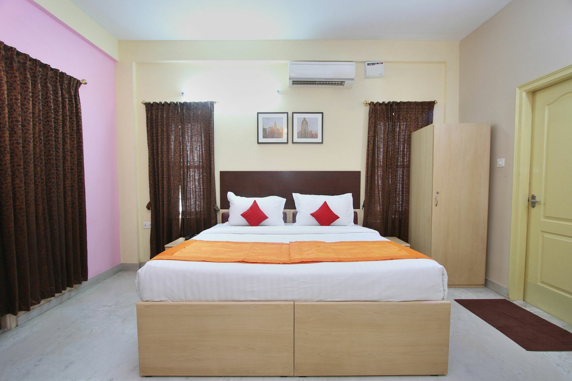 Capital O 5379 The Roy Grand Inns Bangalore Exterior photo