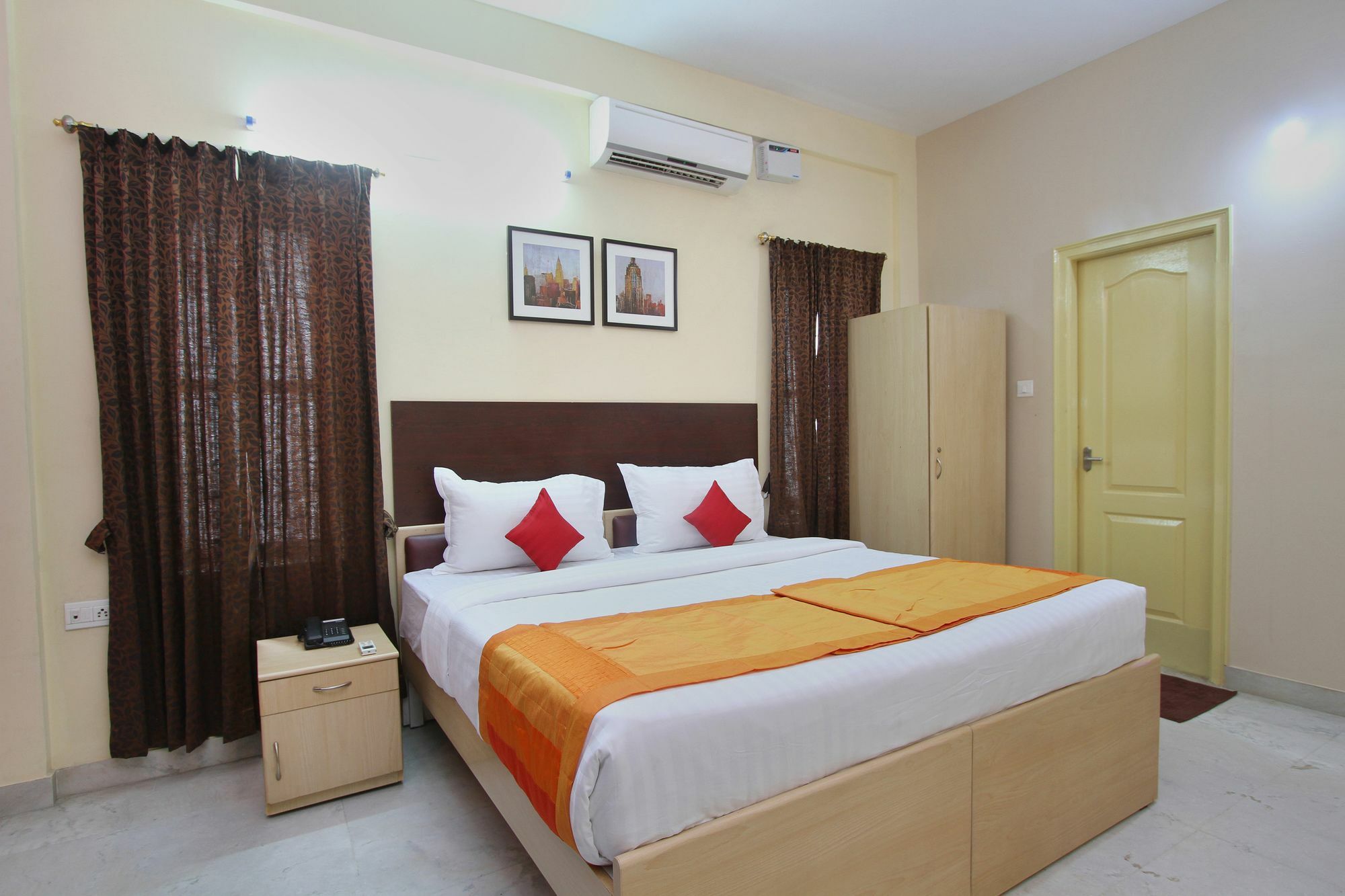Capital O 5379 The Roy Grand Inns Bangalore Exterior photo
